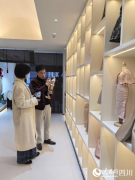 建立“国企从导+专业化运营”
